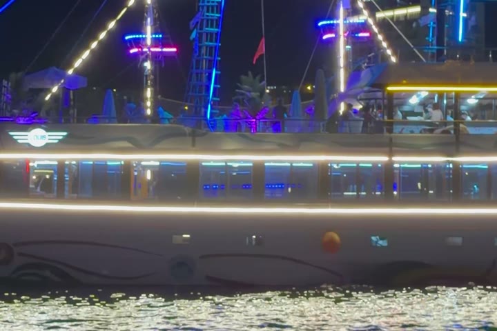 Вечеринки на лодках и летние события в Саранде